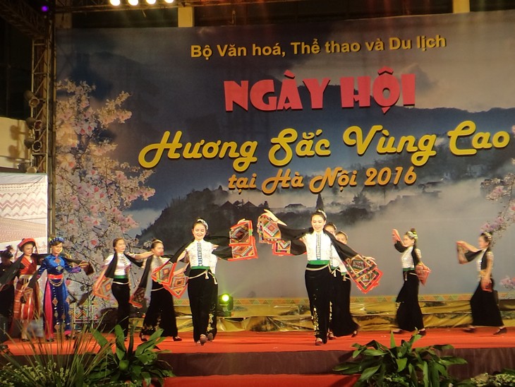 Eröffnung des Festes „Bergregionen in Hanoi 2016